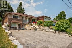 405 BERNHARD CRESCENT Oshawa (O'Neill), ON L1G 2B7