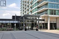 218 - 19 SINGER COURT Toronto, ON M2K 0B2