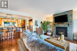 Open floor plan living and dining rooms - 