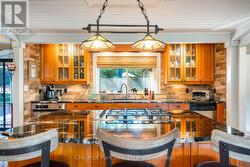 Large centre island for cooking and gathering - 