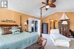 Spacious primary bedroom - 