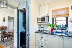 Pantry off the kitchen - 