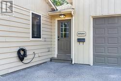 Separate mudroom entrance by the garage - 