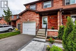 11 CHANCE COURT Clarington (Bowmanville), ON L1C 4S4