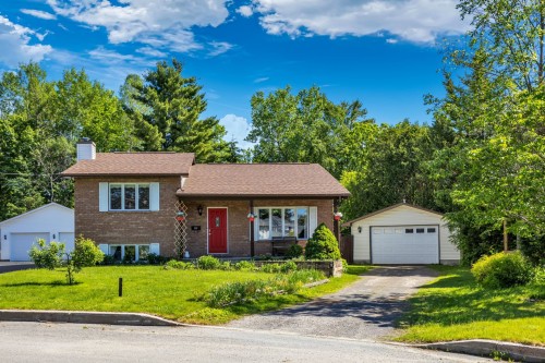 297 Rue des Jacinthes  Gatineau (Gatineau), QC J8R 1L9