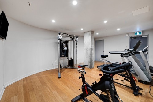 Exercise Room - 408-1212 Rue Bishop, Montréal (Ville-Marie), QC - Indoor Photo Showing Gym Room