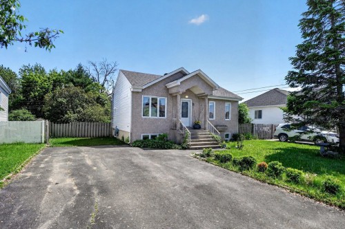 239 Rue de la Coulée  Sainte-Marthe-Sur-Le-Lac, QC J0N 1P0
