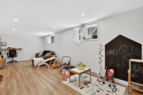 Salle familiale - 11570  - 11572 Rue Aumont, Mirabel, QC 