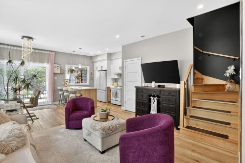 Salon - 11570  - 11572 Rue Aumont, Mirabel, QC 