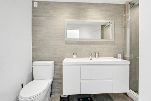 Bathroom - 813-2555 Av. Du Havre-Des-Îles, Laval (Chomedey), QC 