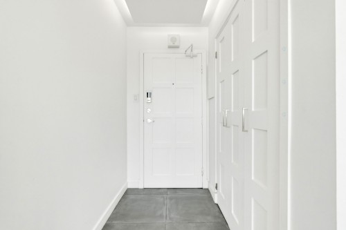 Mud Room - 813-2555 Av. Du Havre-Des-Îles, Laval (Chomedey), QC 