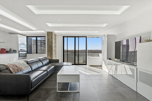 Living Room - 813-2555 Av. Du Havre-Des-Îles, Laval (Chomedey), QC 