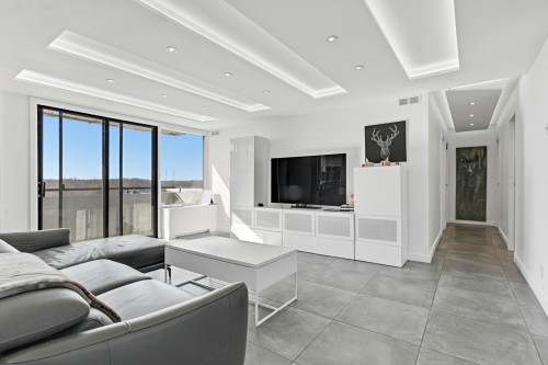 Living Room - 813-2555 Av. Du Havre-Des-Îles, Laval (Chomedey), QC 