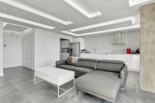 Living Room - 813-2555 Av. Du Havre-Des-Îles, Laval (Chomedey), QC 