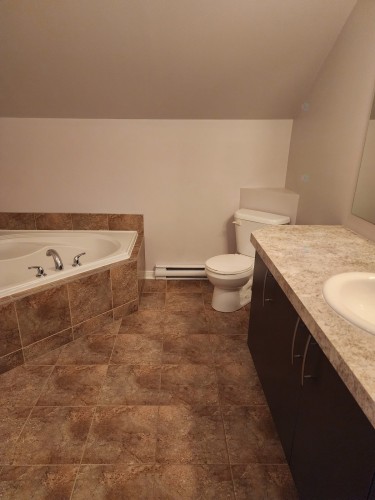 Salle de bains attenante à la CCP - 1-5 Rue De La Fuji, Gatineau (Aylmer), QC 