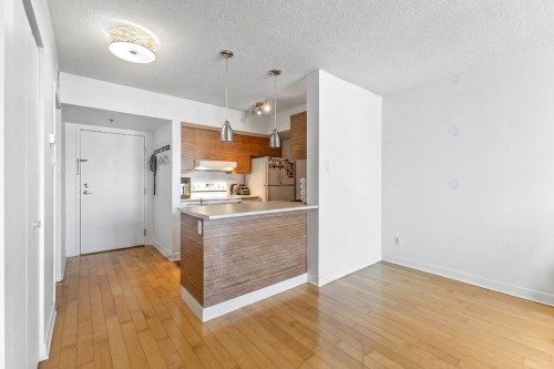 Salle à manger - 824-4885 Boul. Henri-Bourassa O., Montréal (Saint-Laurent), QC 