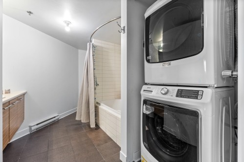 Salle de bains - 824-4885 Boul. Henri-Bourassa O., Montréal (Saint-Laurent), QC 