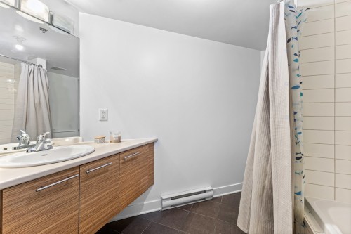 Salle de bains - 824-4885 Boul. Henri-Bourassa O., Montréal (Saint-Laurent), QC 