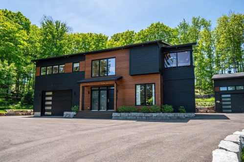 Front of Structure - 2100 Ch. De L'Étang, Sainte-Adèle, QC 