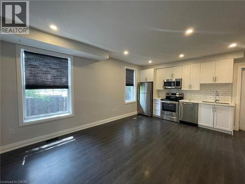 1 Madison Avenue, Hamilton, ON - Indoor Photo Showing Kitchen
