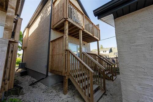 1041 Rosemount Ave, Winnipeg, MB 