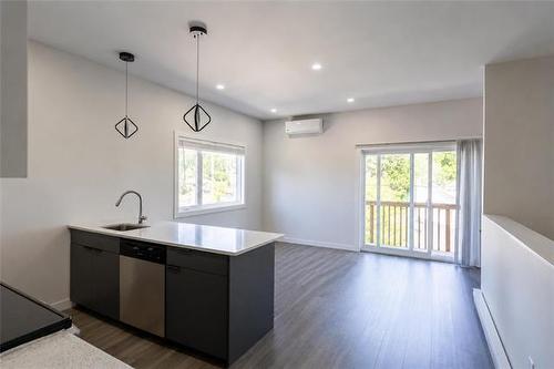 1041 Rosemount Ave, Winnipeg, MB 