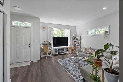 1041 Rosemount Ave, Winnipeg, MB 