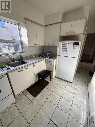 32 NEWTON DRIVE , Toronto, Ontario M2M 2M7 3