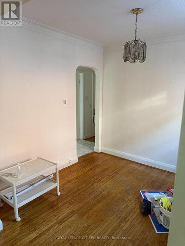 32 NEWTON DRIVE , Toronto, Ontario M2M 2M7 4