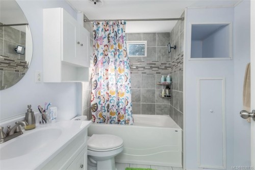 1520 King Rd, Qualicum Beach, BC 