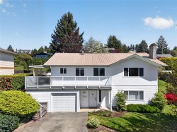 680 View Ave  Courtenay, BC V9N 5R2