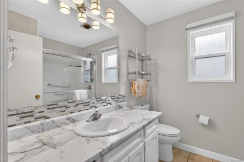 680 View Ave, Courtenay, BC 