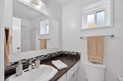 680 View Ave, Courtenay, BC 