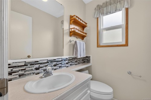 680 View Ave, Courtenay, BC 