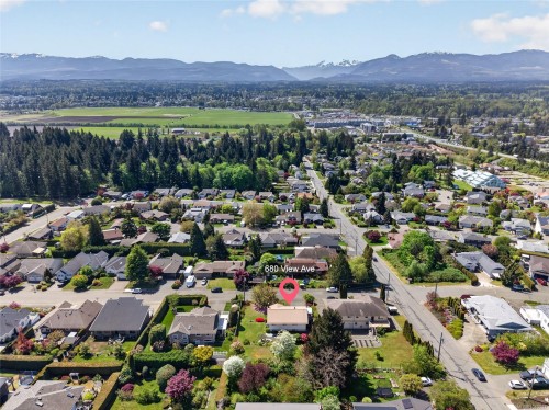 680 View Ave, Courtenay, BC 