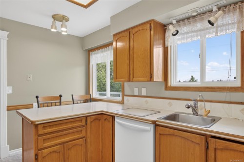 680 View Ave, Courtenay, BC 