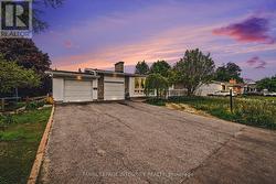 104 VIEWMOUNT DRIVE  Ottawa, ON K2G 3C1