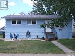114 3rd STREET E Leader, SK S0N 1H0