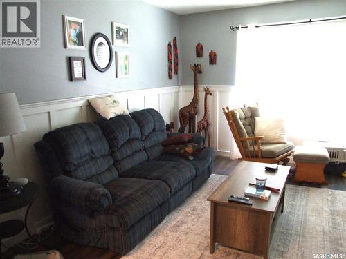 114 3Rd Street E, Leader, SK 
