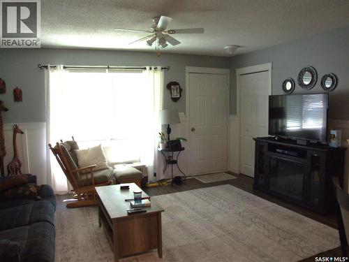 114 3Rd Street E, Leader, SK 