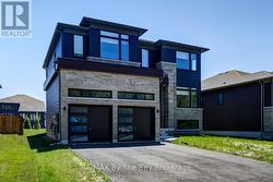 166 MAPLESIDE DRIVE Wasaga Beach, ON L9Z 3A5