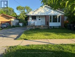 116 TAYSHAM CRESCENT Toronto, ON M9V 1X3