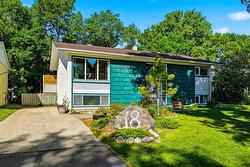 18 Harvest Lane  Winnipeg, MB R2Y 0R4