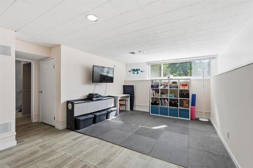 18 Harvest Lane, Winnipeg, MB 