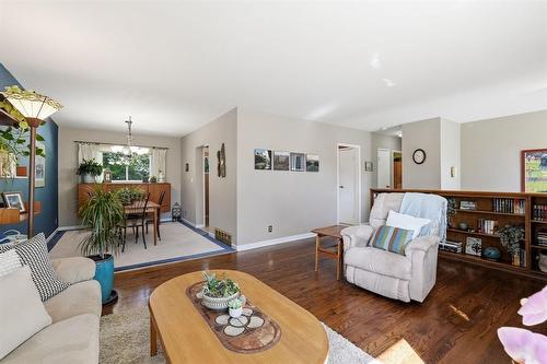 18 Harvest Lane, Winnipeg, MB 