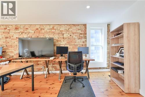 2 Queen Street E, Cambridge, ON 