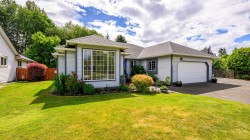 1580 Griffin Dr Courtenay, BC V9N 8M5
