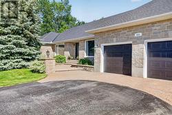 528 TULLAMORE STREET Ottawa, ON K1X 0A2