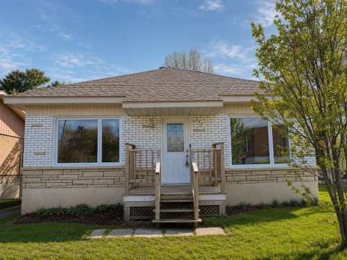 Front of Structure - 594 Rue Ouimet, Saint-Jérôme, QC 
