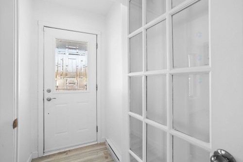 Mud Room - 594 Rue Ouimet, Saint-Jérôme, QC 